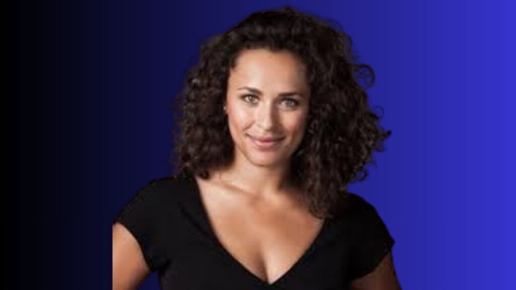 Sofia Curly Early Life and Education 